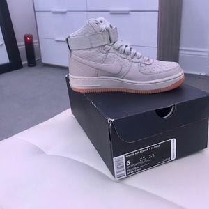 WMNS Nike Air Force 1 Hi Premium SZ 5 Light Bone